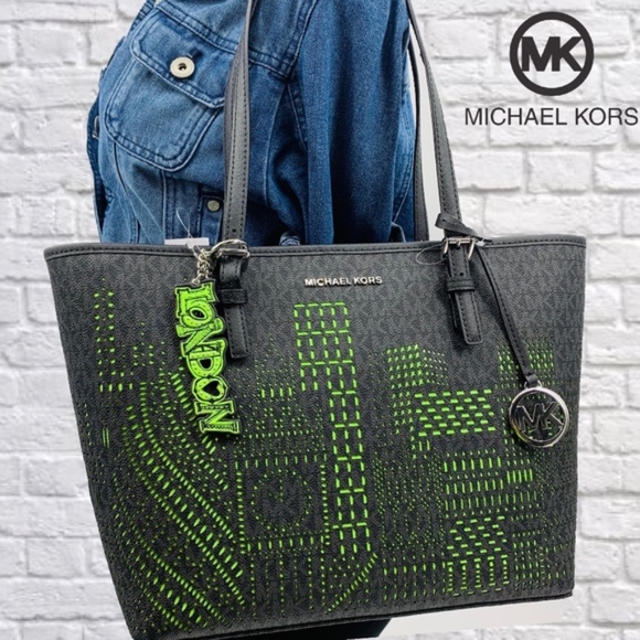 LAST DAY SALE Michael Kors London Tote & Keychain - Picture 2 of 8